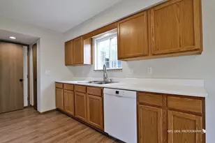 661 Silver Creek Rd, Woodstock, IL 60098 - Photo 8