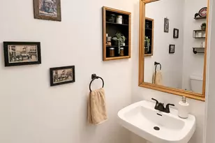 1935 N Fairfield Ave, Chicago, IL 60647 - Photo 16