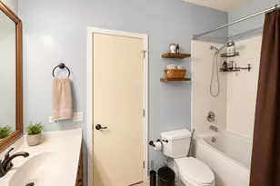 1935 N Fairfield Ave, Chicago, IL 60647 - Photo 14