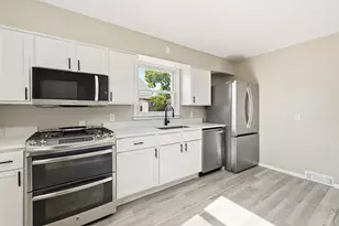 1105 N William St, Joliet, IL 60435 - Photo 6
