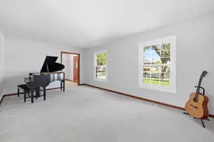 254 Woodville Ln, Schaumburg, IL 60193 - Photo 2