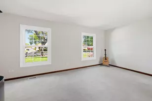 254 Woodville Ln, Schaumburg, IL 60193 - Photo 4