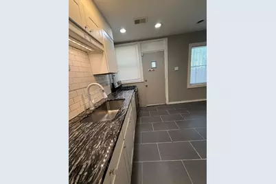 2448 E 74th Street, Chicago, IL 60649 - Photo 10