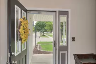 15530 Donegal Dr, Manhattan, IL 60442 - Photo 2