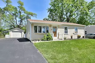 108 Cedar Cir, Streamwood, IL 60107 - Photo 2