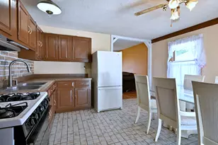 108 Cedar Cir, Streamwood, IL 60107 - Photo 6