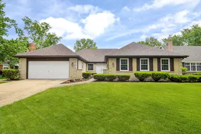 541 Williamsburg Road, Glen Ellyn, IL 60137 - Photo 1
