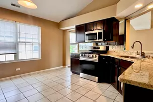 2905 Stonewater Dr, Naperville, IL 60564 - Photo 8
