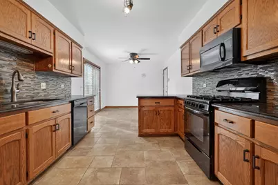 420 Windsor Drive, Oswego, IL 60543 - Photo 8