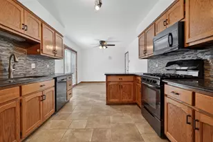 420 Windsor Dr, Oswego, IL 60543 - Photo 8