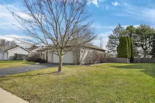 420 Windsor Dr, Oswego, IL 60543 - Photo 4