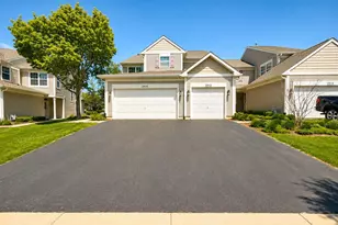 2912 White Thorn Cir, Naperville, IL 60564 - Photo 2