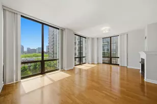 233 E 13th St, Chicago, IL 60605 - Photo 2