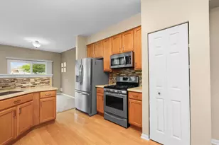 3270 Ronan Dr, Lake in the Hills, IL 60156 - Photo 14