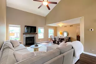 1073 Georgian Pl, Bartlett, IL 60103 - Photo 4