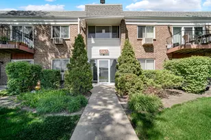 10369 Dearlove Rd, Glenview, IL 60025 - Photo 4