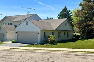 1807 Magnolia Ct, McHenry, IL 60051 - Photo 1