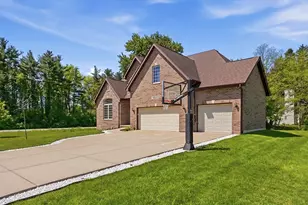 10S372 Tim Ct, Willowbrook, IL 60527 - Photo 2