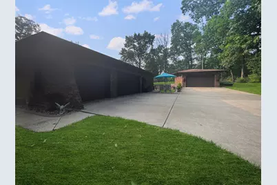 22929 Burnham Avenue, Chicago Heights, IL 60411 - Photo 36