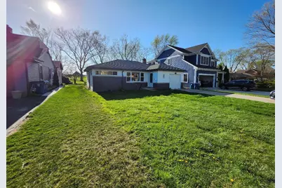 16 N Kenilworth Avenue, Mount Prospect, IL 60056 - Photo 2