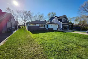 16 N Kenilworth Ave, Mount Prospect, IL 60056 - Photo 2