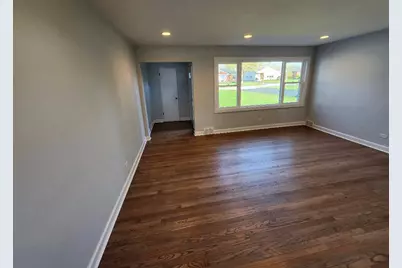16 N Kenilworth Avenue, Mount Prospect, IL 60056 - Photo 4