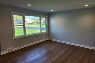16 N Kenilworth Ave, Mount Prospect, IL 60056 - Photo 6