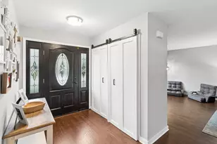 721 Ambria Dr, Mundelein, IL 60060 - Photo 2