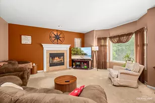 424 Camden Cir, Oswego, IL 60543 - Photo 2