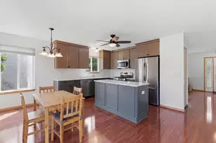 425 Hobart Dr, South Elgin, IL 60177 - Photo 8