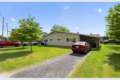 110 W Valley View Drive, McHenry, IL 60051 - Photo 8