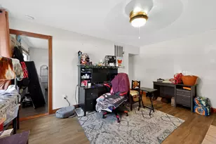 110 W Valley View Dr, McHenry, IL 60051 - Photo 10