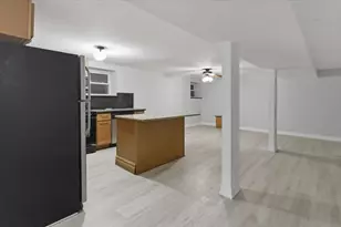 910 W Gunnison St, Chicago, IL 60640 - Photo 2