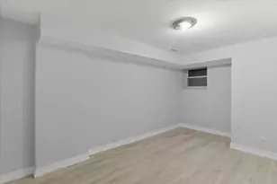 910 W Gunnison St, Chicago, IL 60640 - Photo 10
