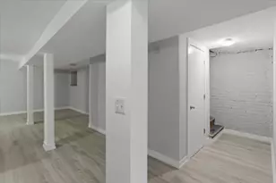 910 W Gunnison St, Chicago, IL 60640 - Photo 4