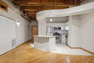 732 S Financial Pl, Chicago, IL 60605 - Photo 2