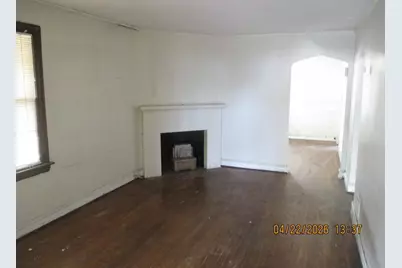 9058 S Jeffery Boulevard, Chicago, IL 60617 - Photo 6