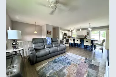 315 Maplewood Drive, Lakemoor, IL 60051 - Photo 6
