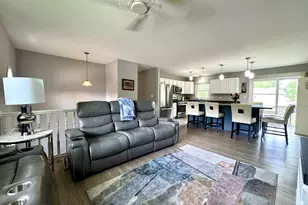 315 Maplewood Dr, Lakemoor, IL 60051 - Photo 6