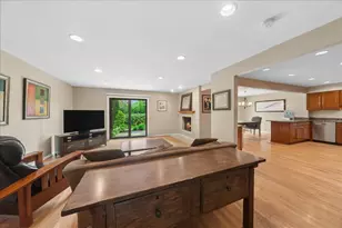 90 Boardwalk Pl, Park Ridge, IL 60068 - Photo 6