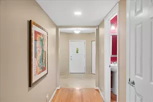 90 Boardwalk Pl, Park Ridge, IL 60068 - Photo 2
