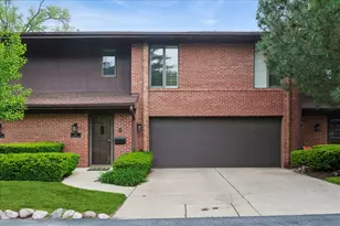 90 Boardwalk Pl, Park Ridge, IL 60068 - Photo 1