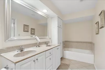 90 Boardwalk Place, Park Ridge, IL 60068 - Photo 18