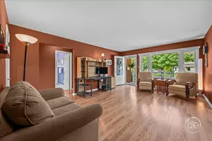 129 S Hudson St, Westmont, IL 60559 - Photo 6