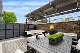 2125 W Erie St, Chicago, IL 60612 - Photo 14