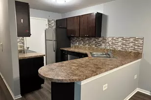 1545 W Crystal Rock Ct, Round Lake Beach, IL 60073 - Photo 4