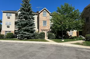 1545 W Crystal Rock Ct, Round Lake Beach, IL 60073 - Photo 2