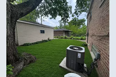 12211 S Lafayette Avenue, Chicago, IL 60628 - Photo 14