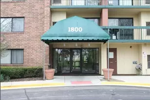 1800 Huntington Blvd, Hoffman Estates, IL 60169 - Photo 2
