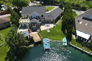 9682 Reding Cir, Des Plaines, IL 60016 - Photo 1